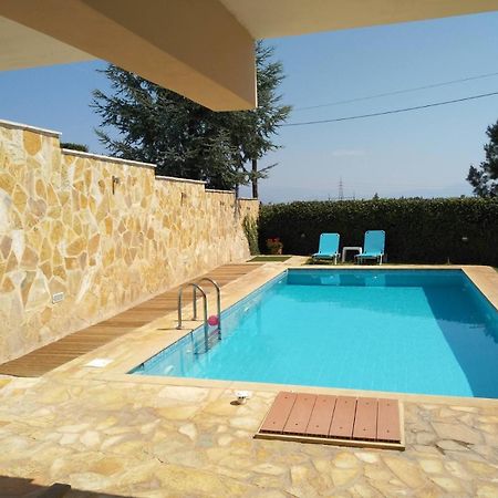 Apartment With Private Pool Kiáton المظهر الخارجي الصورة