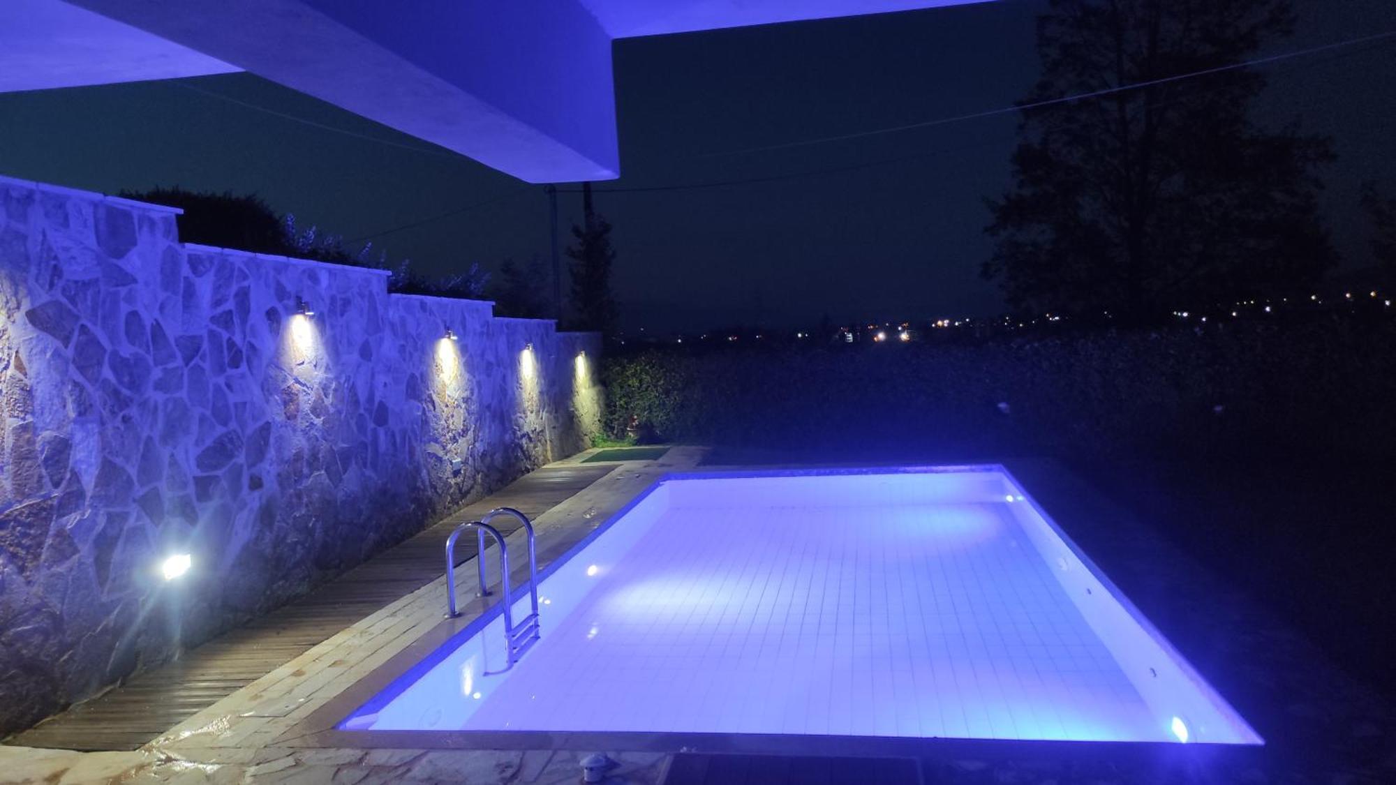 Apartment With Private Pool Kiáton المظهر الخارجي الصورة