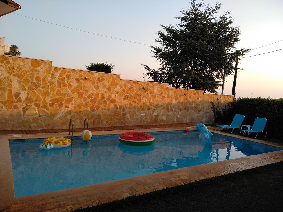 Apartment With Private Pool Kiáton المظهر الخارجي الصورة