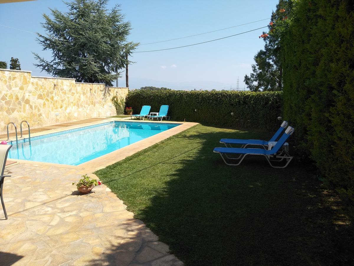 Apartment With Private Pool Kiáton المظهر الخارجي الصورة