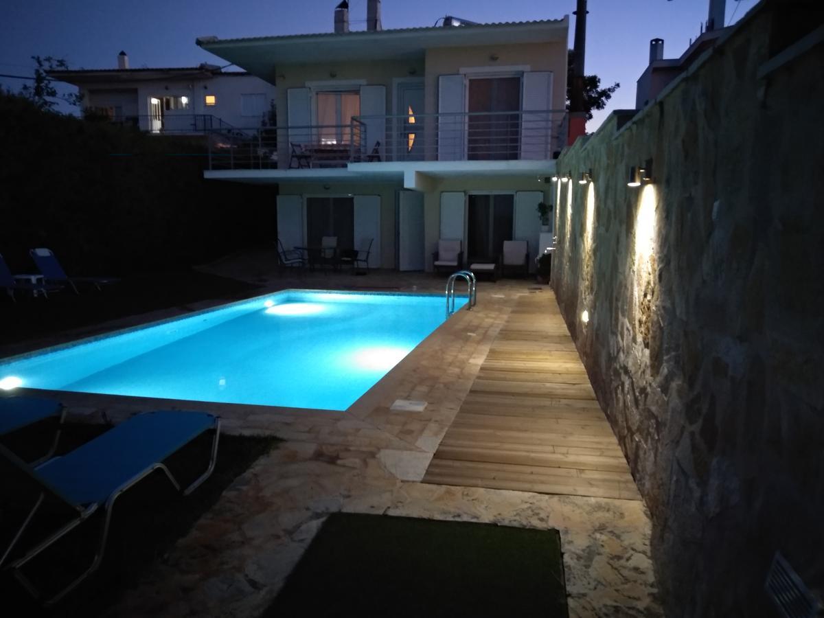 Apartment With Private Pool Kiáton المظهر الخارجي الصورة